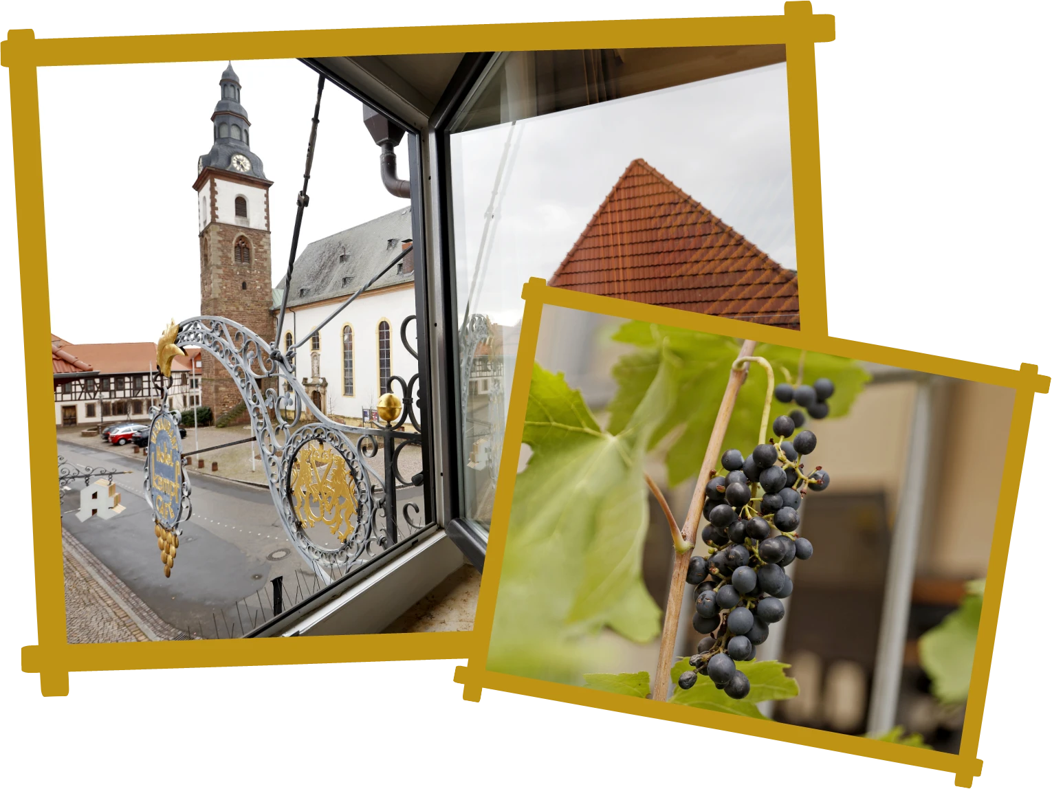 Blick aus einem Fenster auf einen historischen Kirchturm und ein Fachwerkhaus sowie eine Nahaufnahme einer Traube an einem Weinstock